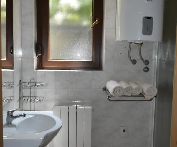 Max With Parking Ρόβινι