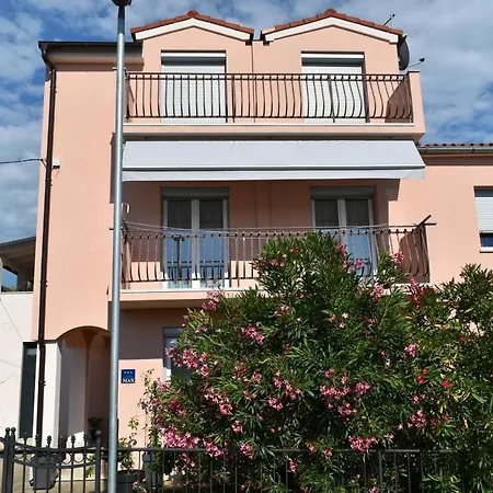 Max With Parking Rovinj